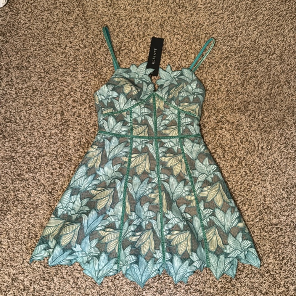 Elliatt Era Dress new with tags size small